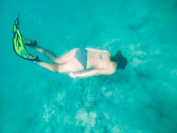 Vrouw Snorkelen Masker Onderwater Zomer Zee Vakantie — Stockfoto