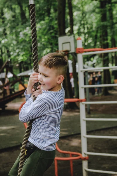 Kleines Kleinkind Jahre Junge Hat Spaß Auf Dem Spielplatz Sommerzeit — Stockfoto