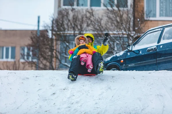 Father Daughter Yellow Winter Coats Sliding Snowed Hill Family Time — Stock Photo, Image