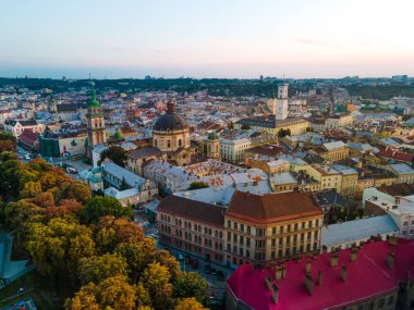Avrupa 'nın sonbahar ve sabah saatlerinin hava görüntüsü