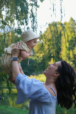 Sunny Park 'ta Bebek Doğuran Anne Mutlu Zamanlar