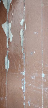 Çatlak, kahverengi boyalı eski bir ahşap yüzeye yakın çekim. Arka planlar, tasarım elementleri, posterler, dijital sanat ve yaratıcı projeler için mükemmel kırsal ve klasik doku..