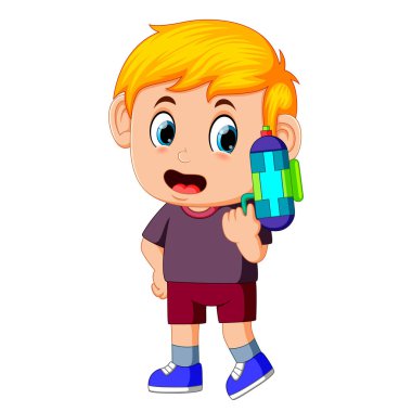 Çocuk su tabancasıyla oynuyor.