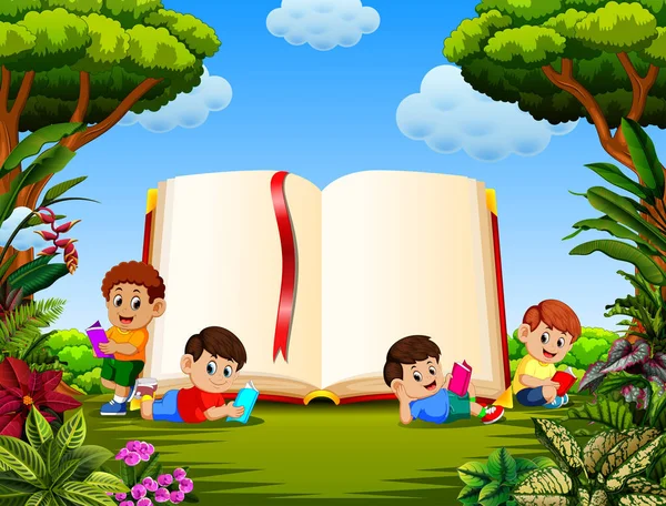 庭に大きな本で異なるポーズで本を読む子どもたち — ストックベクタ