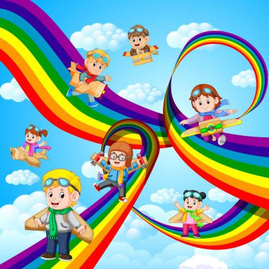 karton uçak gökkuşağının üstünde uçan oynayan mutlu çocuklar