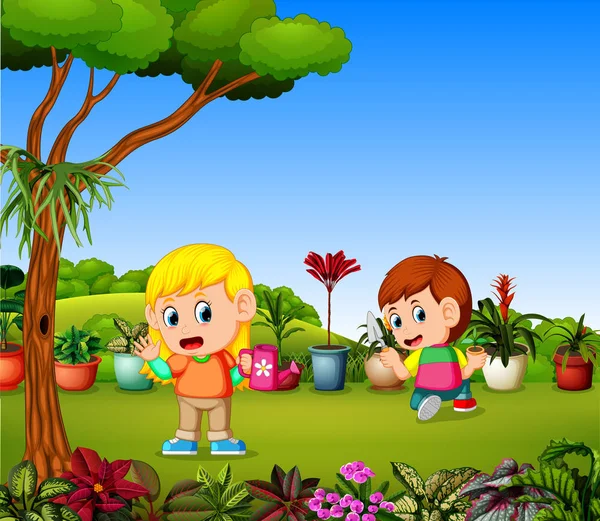 Λίγο Πότισμα Φυτών Κορίτσι Και Ένα Αγόρι Φύτευση Στον Κήπο — Διανυσματικό Αρχείο