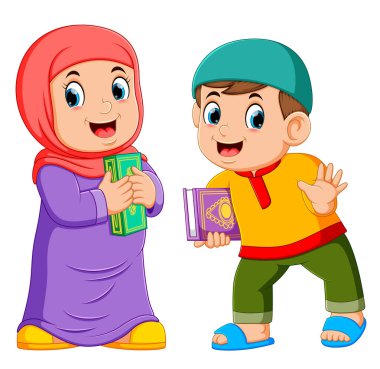 İki çocuk Kutsal Kuran holding