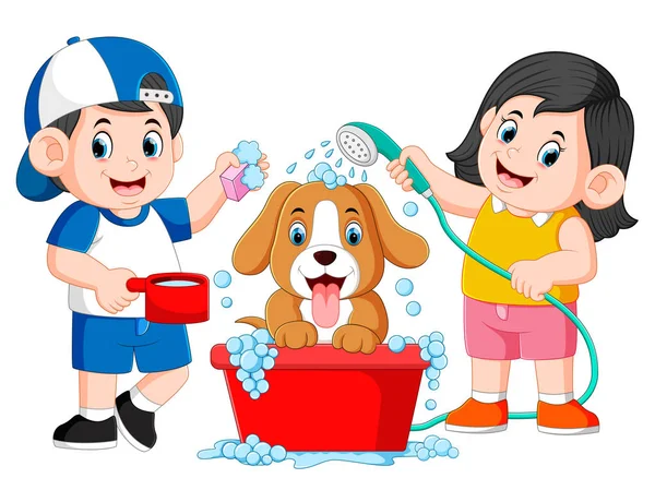 孩子们用桶中的肥皂和水来清洁他的狗 — 图库矢量图片