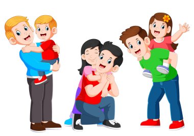 Üç mutlu baba çocuğuna sarılıyor ve çocuklarıyla oynuyor.