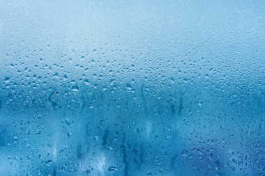 Doğal su doku camın üzerine bırakır. Yüksek nem kapalı. Yoğunlaşma ile yakın çekim