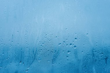 Doğal su doku camın üzerine bırakır. Yüksek nem kapalı. Yoğunlaşma ile yakın çekim