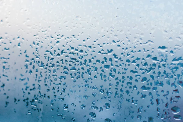 Vernebelter Glashintergrund Starke Luftfeuchtigkeit Winter Wassertropfen Aus Hauskondenswasser Fenster — Stockfoto