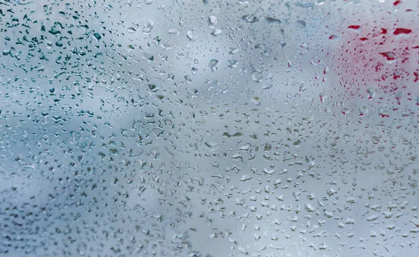 Vernebelter Glashintergrund Starke Luftfeuchtigkeit Winter Wassertropfen Aus Hauskondenswasser Fenster — Stockfoto