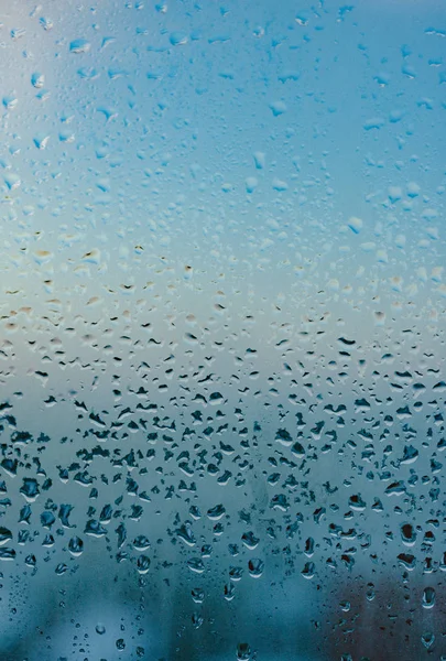 Vernebelter Glashintergrund Starke Luftfeuchtigkeit Winter Wassertropfen Aus Hauskondenswasser Fenster — Stockfoto