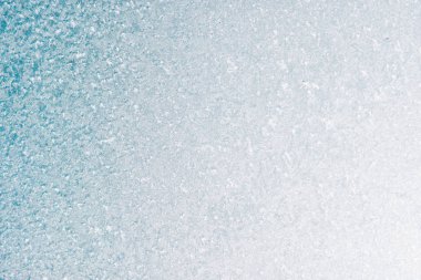 Kış arka plan kopya alanı ile pencere camına bir desenle dondurulmuş