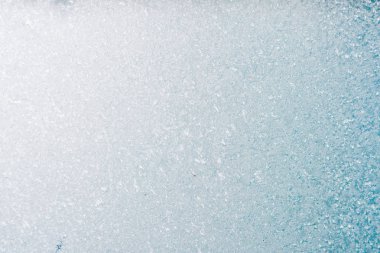 Frost kalıpları donmuş pencere Noel bir simgesi olarak üzerinde merak ediyorum. Noel ve yeni yıl arka plan. Kopya alanı