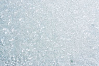 Frost kalıpları donmuş pencere Noel bir simgesi olarak üzerinde merak ediyorum. Noel ve yeni yıl arka plan. Kopya alanı