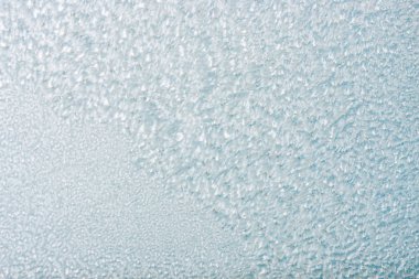 Frost kalıpları donmuş pencere Noel bir simgesi olarak üzerinde merak ediyorum. Noel ve yeni yıl arka plan. Kopya alanı