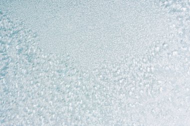 Frost kalıpları donmuş pencere Noel bir simgesi olarak üzerinde merak ediyorum. Noel ve yeni yıl arka plan. Kopya alanı