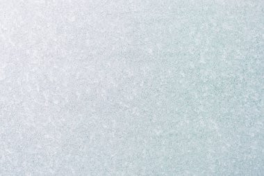 Kış arka plan kopya alanı ile pencere camına bir desenle dondurulmuş