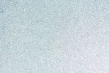 Kış arka plan kopya alanı ile pencere camına bir desenle dondurulmuş