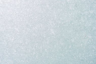 Kış arka plan kopya alanı ile pencere camına bir desenle dondurulmuş