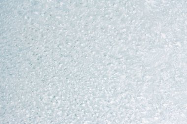 Kış arka plan kopya alanı ile pencere camına bir desenle dondurulmuş