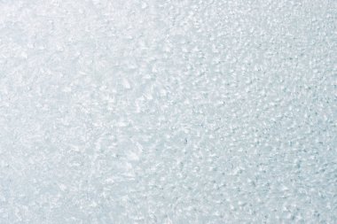 Kış arka plan kopya alanı ile pencere camına bir desenle dondurulmuş