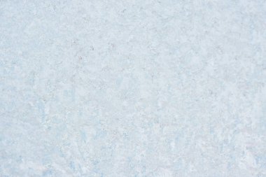 Kış arka plan kopya alanı ile pencere camına bir desenle dondurulmuş