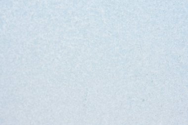 Kış arka plan kopya alanı ile pencere camına bir desenle dondurulmuş