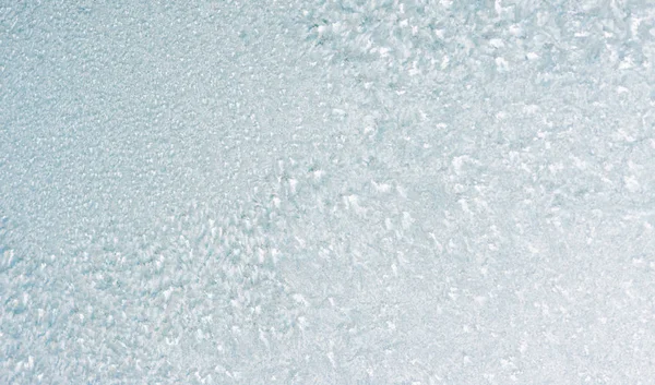 Frost kalıpları donmuş pencere Noel bir simgesi olarak üzerinde merak ediyorum. Noel ve yeni yıl arka plan. Kopya alanı