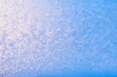 Arka plan donmuş pencere cam, çok güçlü frost ve soğuk, doku mavi renkli, kopya alanı