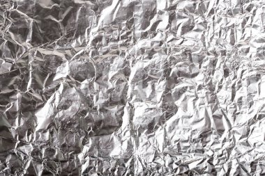 Buruşuk folyo parlak metal doku arka plan duvar kağıdı dekorasyon öğesi için kağıt ambalaj gümüş. Platin gri metalik