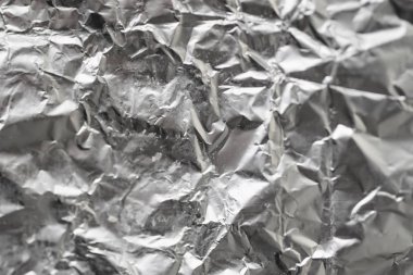 Buruşuk folyo parlak metal doku arka plan duvar kağıdı dekorasyon öğesi için kağıt ambalaj gümüş. Platin gri metalik