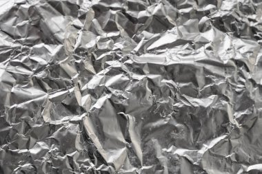 Buruşuk folyo parlak metal doku arka plan duvar kağıdı dekorasyon öğesi için kağıt ambalaj gümüş. Platin gri metalik