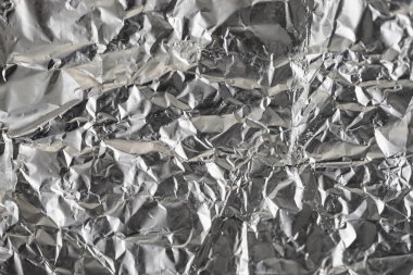Buruşuk folyo parlak metal doku arka plan duvar kağıdı dekorasyon öğesi için kağıt ambalaj gümüş. Platin gri metalik