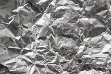 Buruşuk folyo parlak metal doku arka plan duvar kağıdı dekorasyon öğesi için kağıt ambalaj gümüş. Platin gri metalik