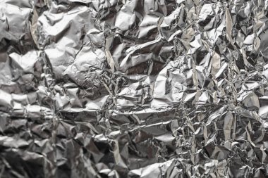 Buruşuk folyo parlak metal doku arka plan duvar kağıdı dekorasyon öğesi için kağıt ambalaj gümüş. Platin gri metalik