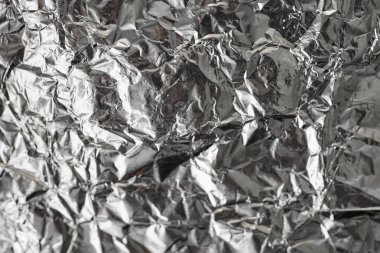 Buruşuk folyo parlak metal doku arka plan duvar kağıdı dekorasyon öğesi için kağıt ambalaj gümüş. Platin gri metalik