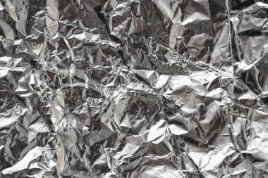 Buruşuk folyo parlak metal doku arka plan duvar kağıdı dekorasyon öğesi için kağıt ambalaj gümüş. Platin gri metalik