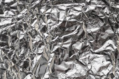 Buruşuk folyo parlak metal doku arka plan duvar kağıdı dekorasyon öğesi için kağıt ambalaj gümüş. Platin gri metalik