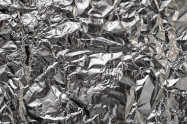 Buruşuk folyo parlak metal doku arka plan duvar kağıdı dekorasyon öğesi için kağıt ambalaj gümüş. Platin gri metalik