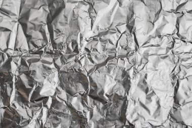 Buruşuk folyo parlak metal doku arka plan duvar kağıdı dekorasyon öğesi için kağıt ambalaj gümüş. Platin gri metalik