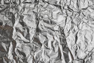 Buruşuk folyo parlak metal doku arka plan duvar kağıdı dekorasyon öğesi için kağıt ambalaj gümüş. Platin gri metalik