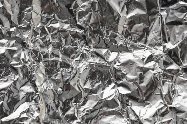 Buruşuk folyo parlak metal doku arka plan duvar kağıdı dekorasyon öğesi için kağıt ambalaj gümüş. Platin gri metalik