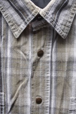 Kenevir kumaşı bir gömlek parçası kapatın. Sıradan adamın gömleği desenli. Pamuk ve kenevir arka plan buruşuk doku