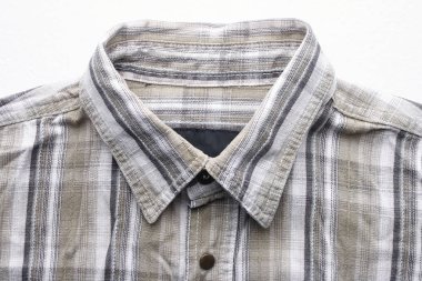Kenevir kumaşı bir gömlek parçası kapatın. Sıradan adamın gömleği desenli. Pamuk ve kenevir arka plan buruşuk doku
