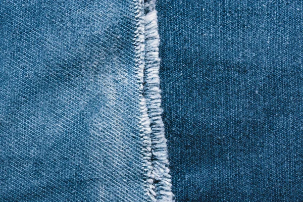Pantalones Vaqueros Fondo Tejido Textura Mezclilla Azul Con Una Costura —  Fotos de Stock
