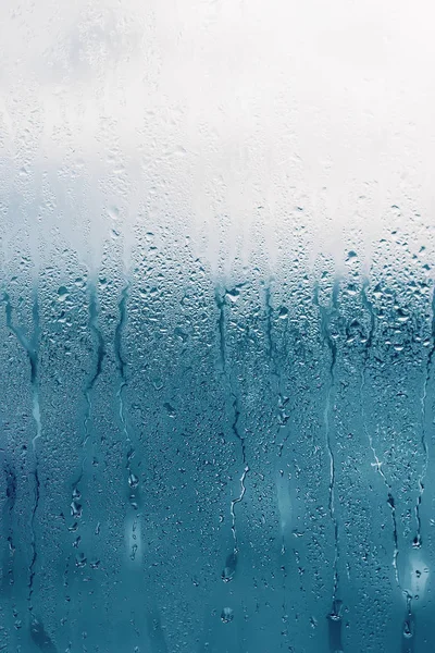 Dripping Condensação na janela de vidro transparente. Gotas de água. Ab. — Fotografia de Stock