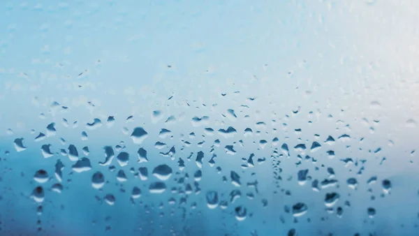 Immagine con condensazione formata da gocce d'acqua su vetro a causa di — Foto Stock